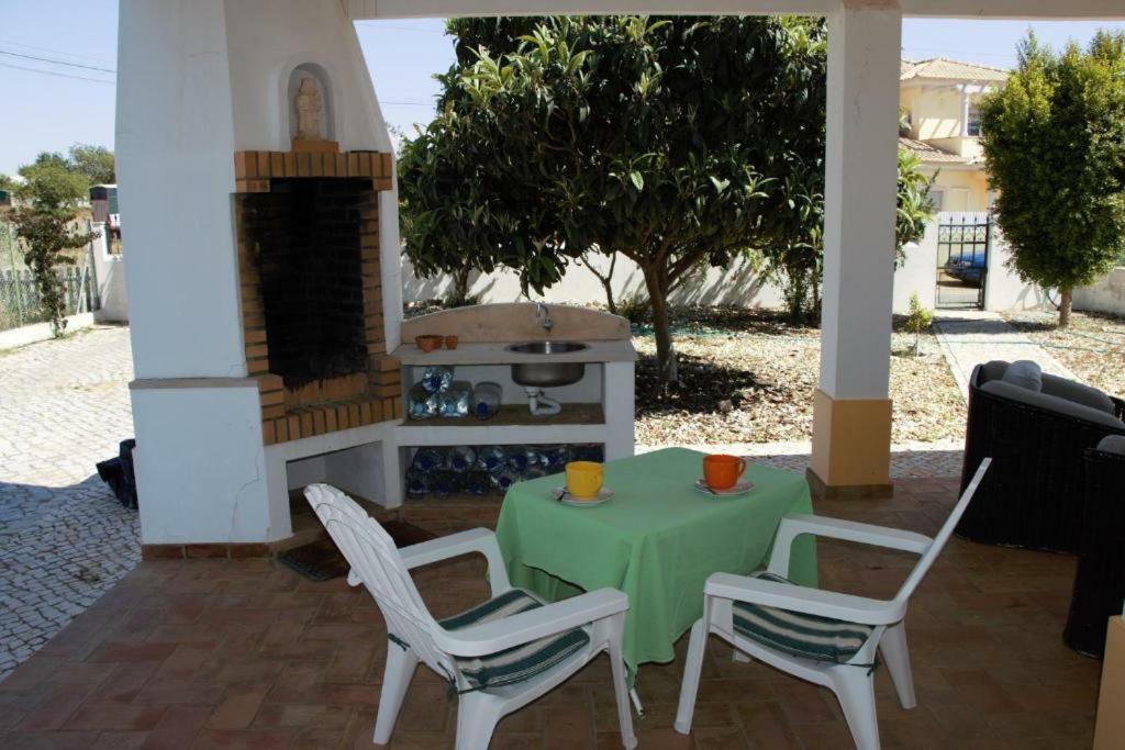Guest House Alfarrobeiras Αλμπουφέιρα Εξωτερικό φωτογραφία